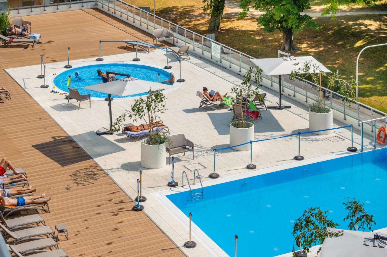 Apartamenty Sun & Snow Nadmorskie Tarasy Z Basenem Kołobrzeg Exterior foto