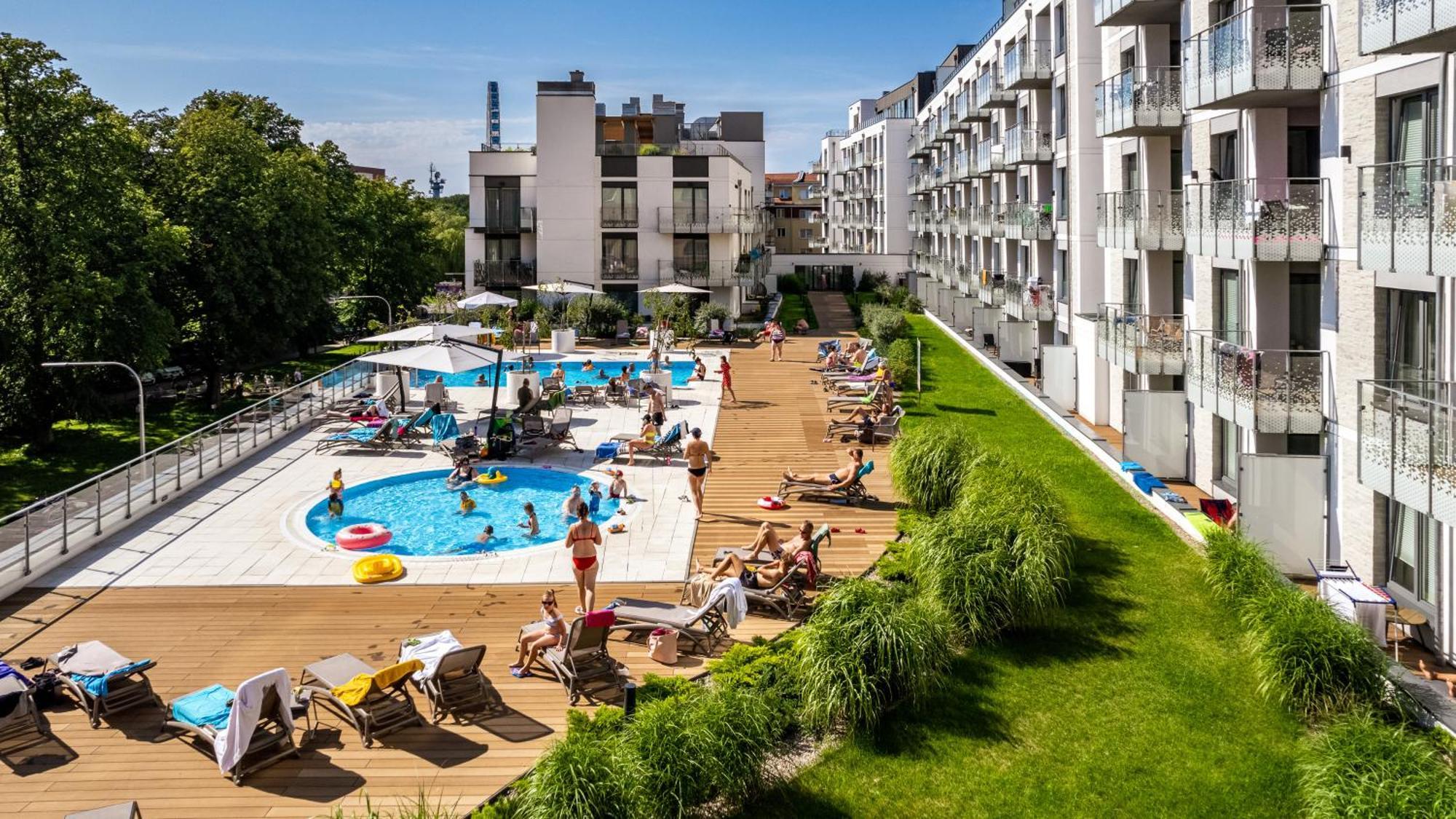 Apartamenty Sun & Snow Nadmorskie Tarasy Z Basenem Kołobrzeg Exterior foto